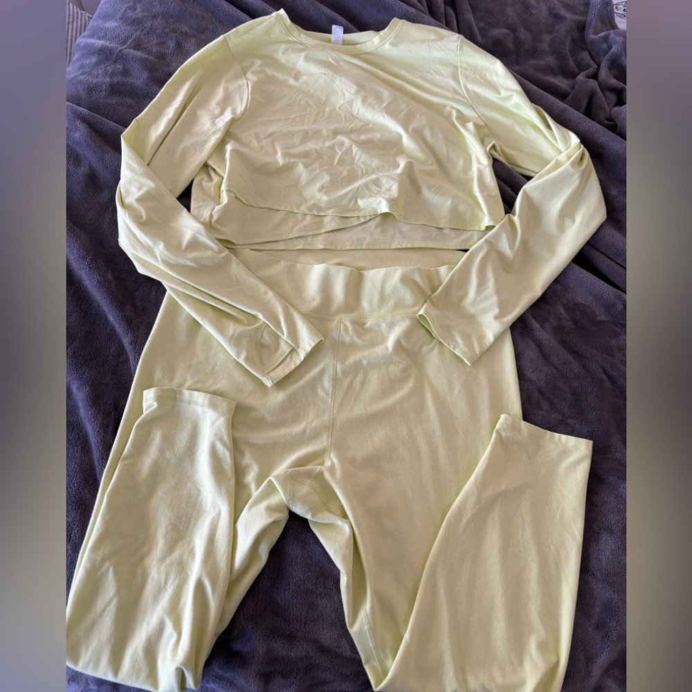 Old Navy EUC women’s Cloud+ workout set neon green size XXL
